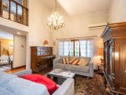 Excelente propiedad con jardín y pileta