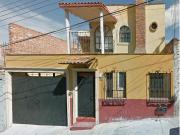 EXCELENTE PROPIEDAD DE DOS NIVELES UBICADA EN SAN MIGUEL...