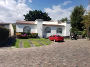 Excelente propiedad en 1 nivel en condominio con...
