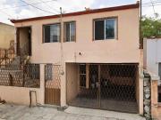 EXCELENTE PROPIEDAD UBICADA EN LA COLONIA ZONA CENTRO,...