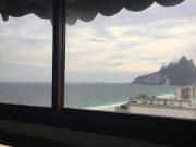 Excelente quarto frente praia de Ipanema