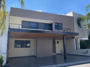 Excelente residencia en Renta en Claustro del Sur,...