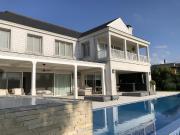 Excelente residencia en venta en Albanueva con amarra,...