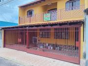 Excelente sobrado com 06 quartos, 03 banheiros, 02 vagas...