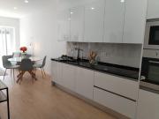 Excelente T3 Totalmente remodelado, com varanda