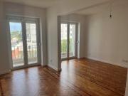 Excelente T4 todo remodelado,com 1 lugar de garagem,...