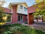 ¡Excelente ubicación! Casa en Las Condes, con buen...