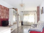 EXCELENTE UBICACIÓN DE ESTA AMPLIA VIVIENDA DE CUATRO...