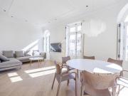 Excelente vivienda modernista con diseño contemporáneo y...