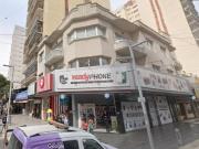 Excelente y único local en la esquina de Peatonal...