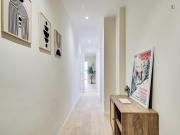 Excellent double bedroom with a private balcony, in El Raval