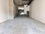 Excepcional local doble altura de 250m2 sobre Avenida...