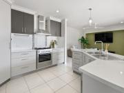 Exceptional 5 Bedroom Home Minutes from Eimeo Beach