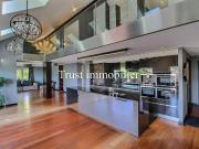 5058. F Exceptional duplex Panoramic lake and mountain...