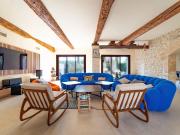 Exceptional Estate 8 bedrooms 4 bathrooms?...