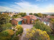 Exceptional Family Home Quiet East Albury Court
