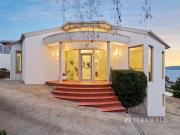 Exceptional living with iconic views