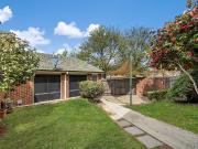 Exceptional three bedroom townhouse close to shops,...