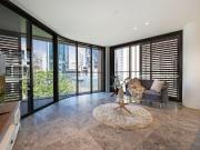 Exceptional Urban Living: Stylish Apartment with...