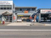 EXCEPTIONALLY EXPOSED SHOWROOM