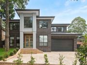 Exceptionally Luxurious 5 Bedroom Family Home in Premier...