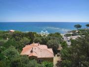 Exceptionnel: Vaste Propriété en Bord de Mer à Rénover