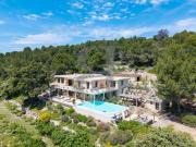 Exceptionnelle propriété avec vue dominante REGION...