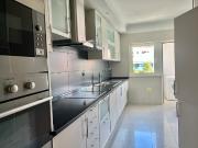 EXCLENTE T3 NO MONTE ESTORIL disponível para Abril...