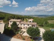 Exclusif Ferme en pierre rénovée et ses dépendances, au...