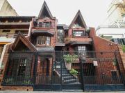 EXCLUSIVA CASA 7 AMB. C/PILETA Y QUINCHO V. PARQUE