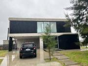 Exclusiva Casa a La Laguna, con Diseño Unico, y Vistas...