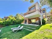 Exclusiva casa amoblada en condominio