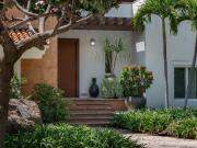 Exclusiva Casa Amueblada en Venta en Coto Privado –...