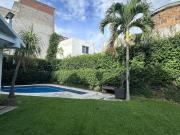 Exclusiva casa con Alberca y Gran Jardin en La Palma...