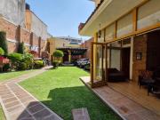 Exclusiva casa con jardín en condominio horizontal con...