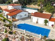 Exclusiva casa con jardín, piscina y vistas de ensueño...