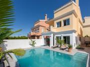 Exclusiva casa de 290 m2 en venta Estepona, Andalucía
