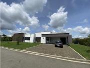 Casa de campo de alto standing de 4 dormitorios en venta...