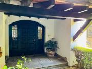 Exclusiva casa de diseño con áreas verdes y recreativas...