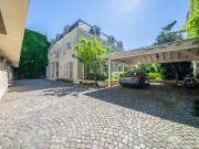 Exclusiva Casa de estilo Francés en Belgrano Chico con...