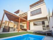 Exclusiva casa de tres niveles en Casuarinas Sur