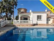 Exclusiva casa de una sola planta con gran terreno,...