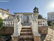 Exclusiva casa de una sola planta con piscina, amarre y...