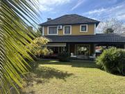 exclusiva. casa en alquiler anual, con/sin muebles....