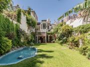 Exclusiva casa en alquiler con amplio jardín, quincho y...