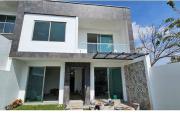 Exclusiva Casa en Burgos Bugambilias: Seguridad, y Estilo