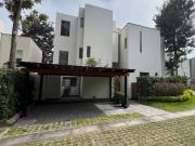 Exclusiva casa en Condominio cerrado frente a El Haras