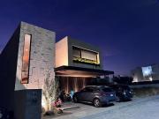 Exclusiva casa en condominio con diseño de autor