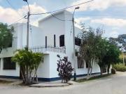 Exclusiva Casa en Esquina y Frente a Parque en Urb....