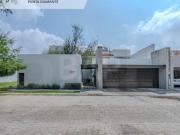 Exclusiva casa en Punta Diamante que combina lujo y...